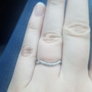 Separate wedding band. See previous post.